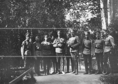 Командир батальона генерал-майор Б.А.Подымов с группой офицеров батальона..jpg