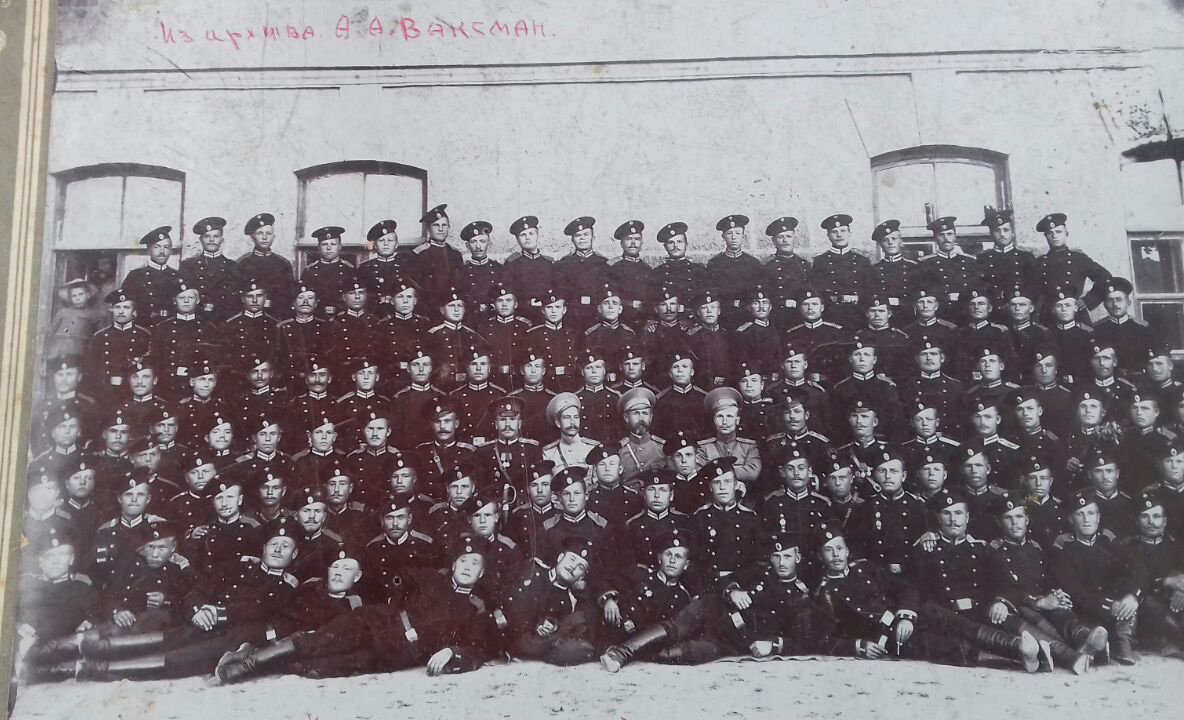 Файл:-- Ваксман Александр Алексеевич-- - командир 16 роты (в центре ...