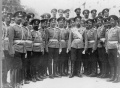 Император Николай II с группой офицеров-эриванцев на площади у Петергофского дворца.jpg