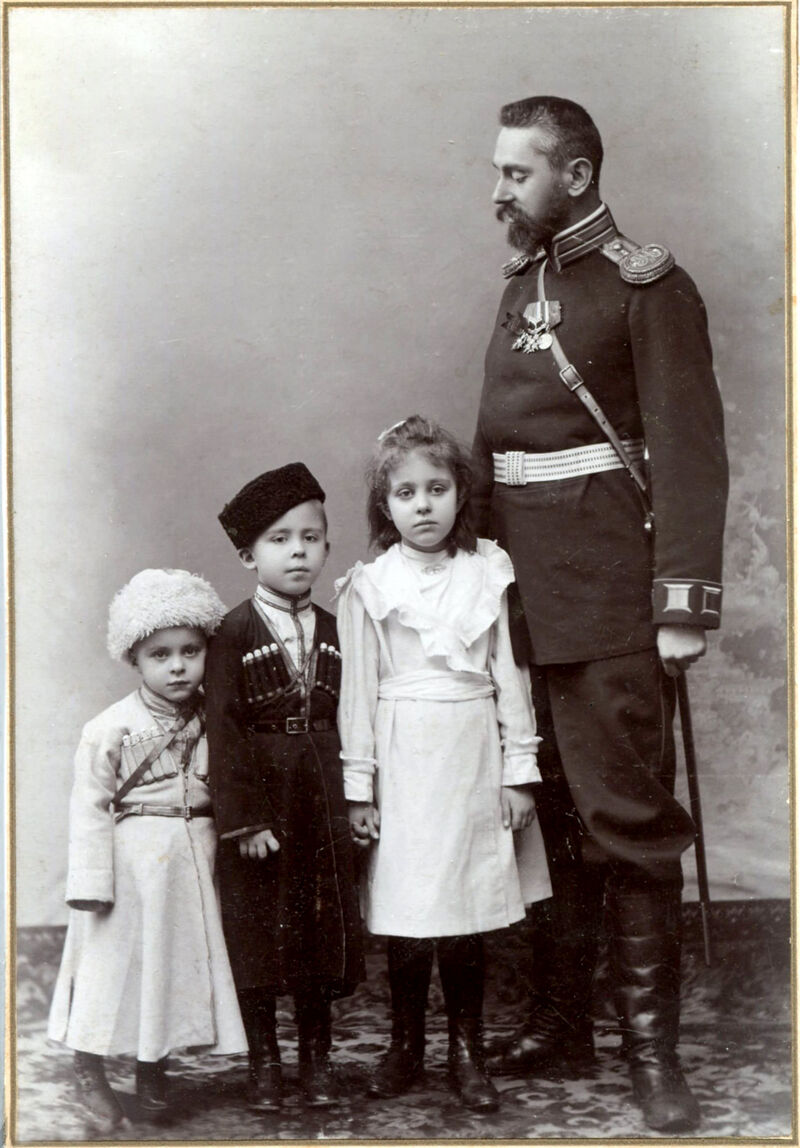 Отец офицер. Дети 1905 года фото. отец и сын офицеры. семья отец офицер.